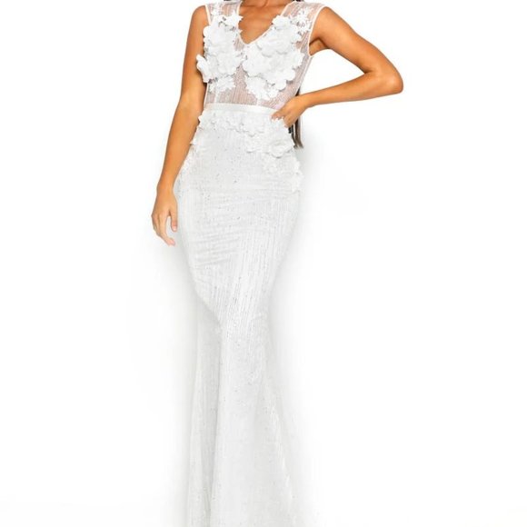 Portia and Scarlett Dresses & Skirts - Portia and Scarlett Classic Lace Flowers Mermaid Gown